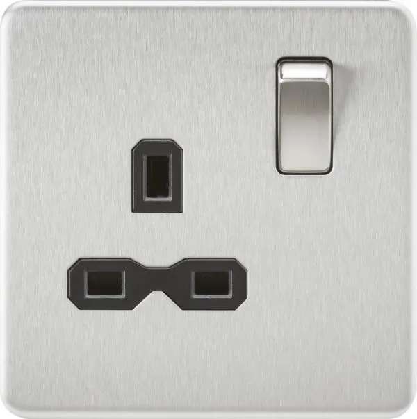 1 Gang switched Socket – Brushed Chrome with black insert (Brushed Chrome Black)